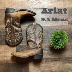 Men’s 9.5 Ariat Cowboy Boots Great Used Condition